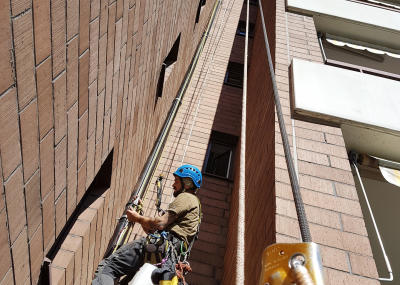 Montage Wasserleitung an zwei Hochhäusern im Alpenblick in Cham