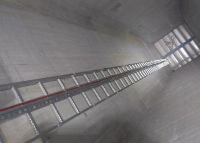 Montage Steigschutzleiter in 30m-Entrauchungsschacht im Hauptbahnhof Zürich