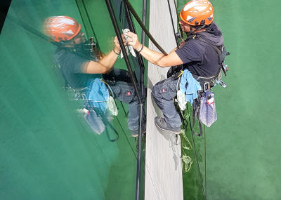 Reinigung von schwer zugänglichen Glasflächen
