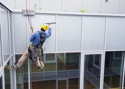 Reinigung Innenhof Pflegezentrum