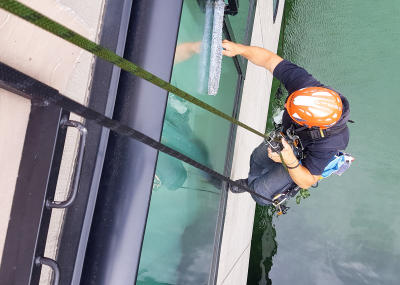 Reinigung von schwer zugänglichen Glasflächen