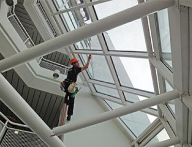 Glasreinigung am Seil, Arbeit in der Höhe